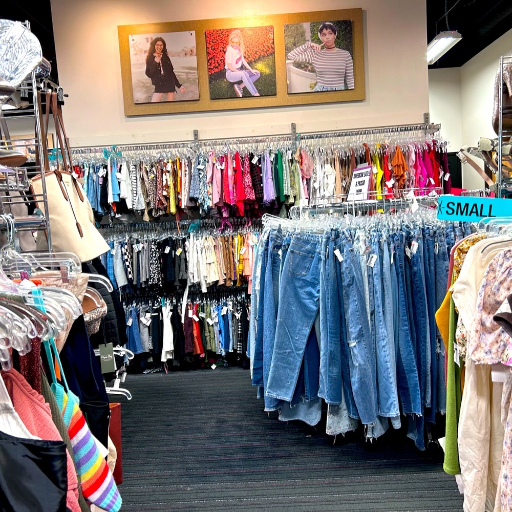 SILENT SUNDAY COME SHARE & SHOP LOW STARTS ❤️👋 LIVE SHOW NOTIFICATION 💃🛍️💕🥰